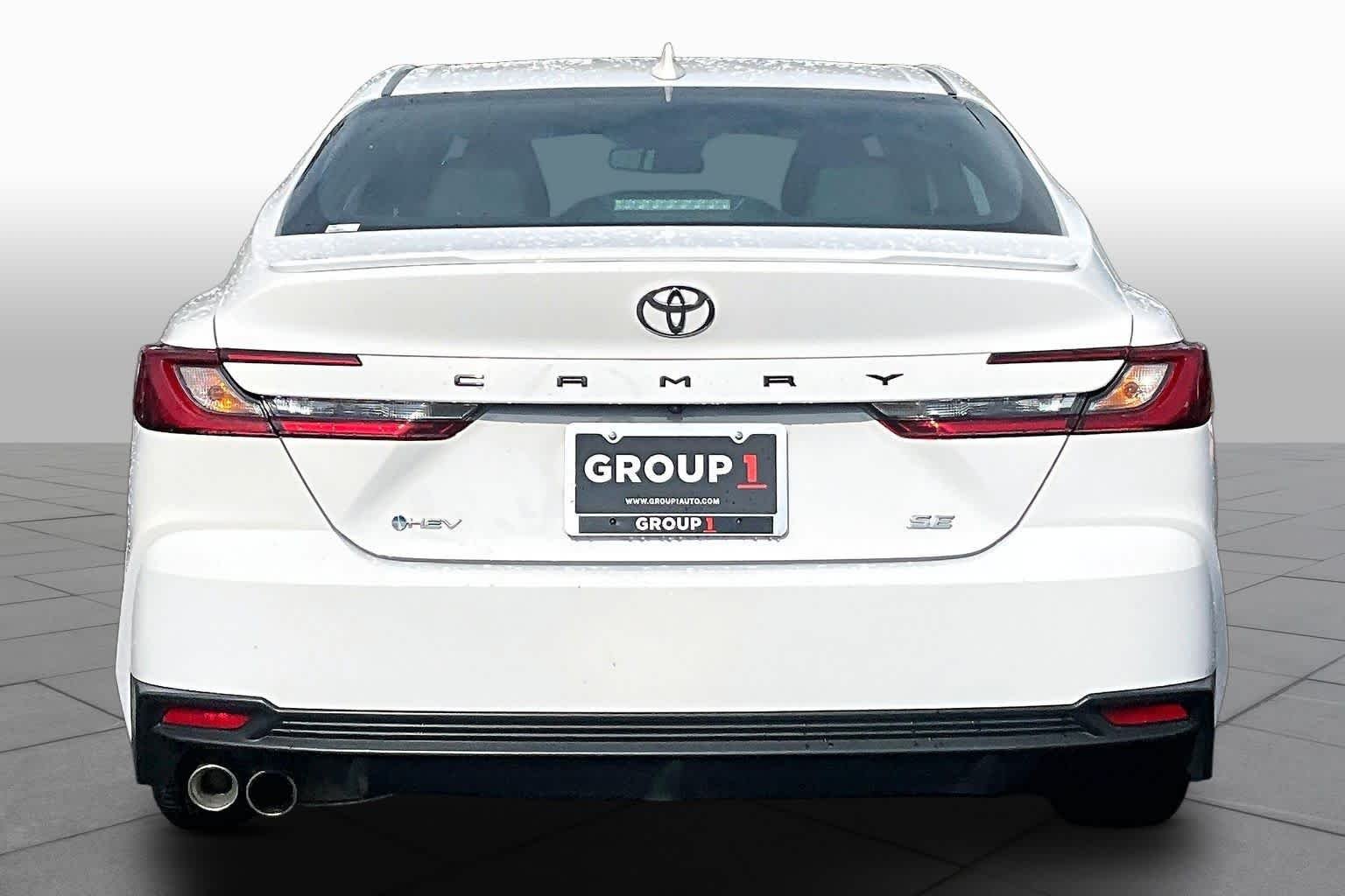 Used 2025 Ice Cap Toyota SE image 5