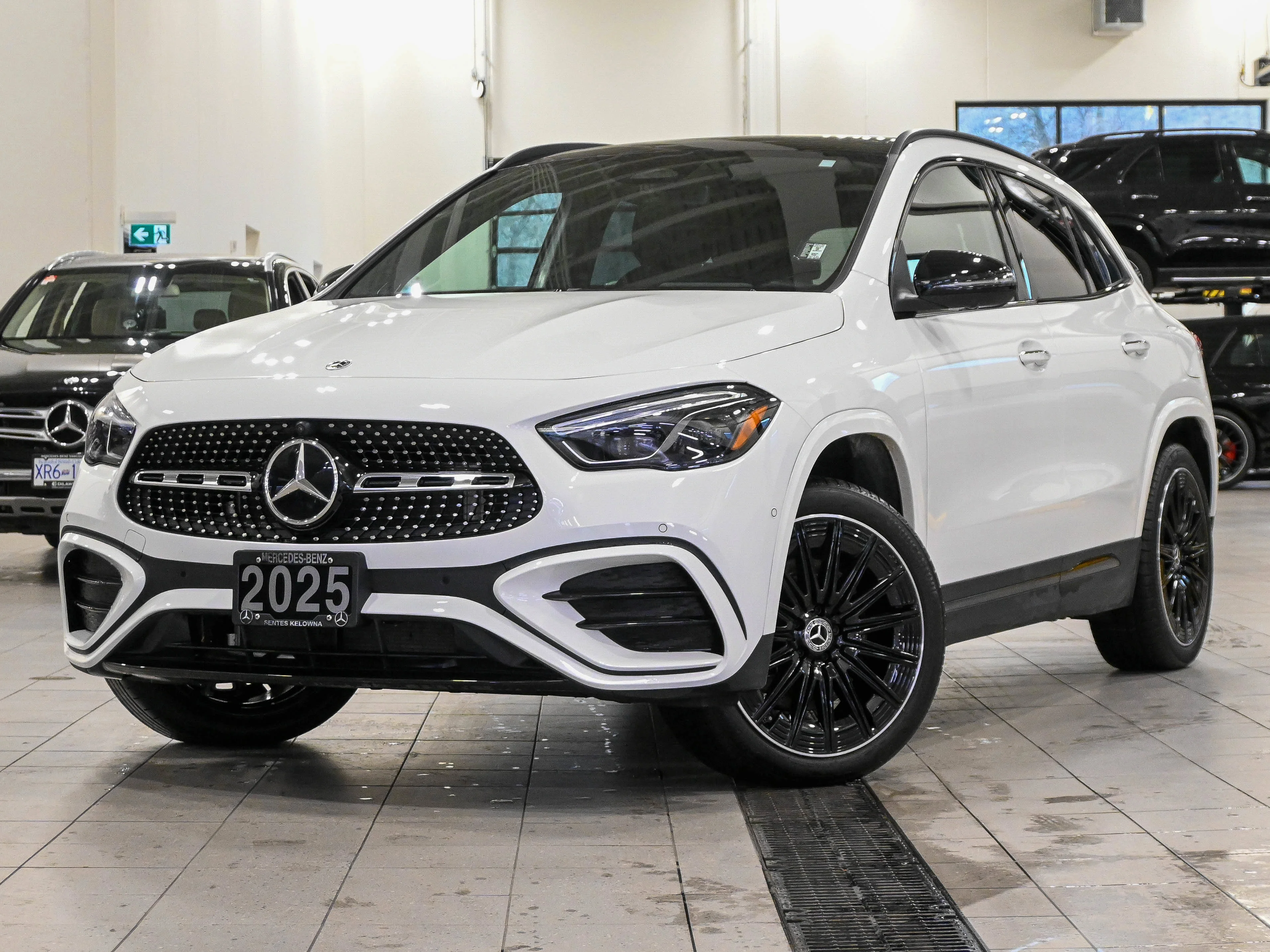 New 2025 Polar White Mercedes-Benz GLA 250 image 1