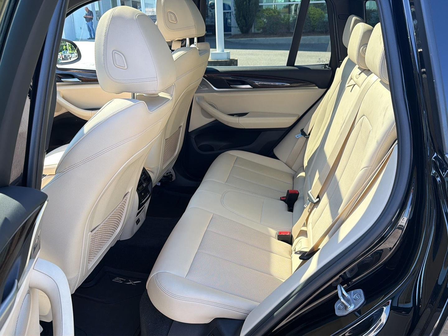 Used 2022 Jet Black BMW xDrive30i image 11