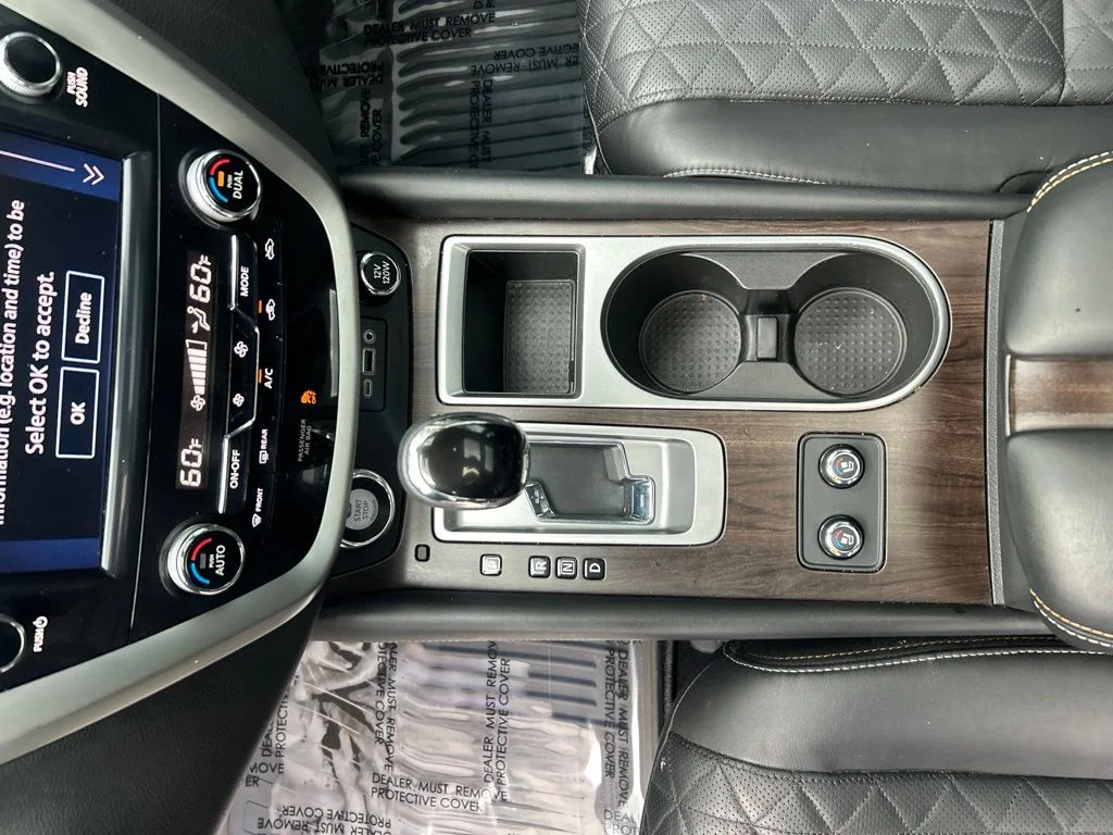 Used 2021 Gray Nissan Platinum image 18