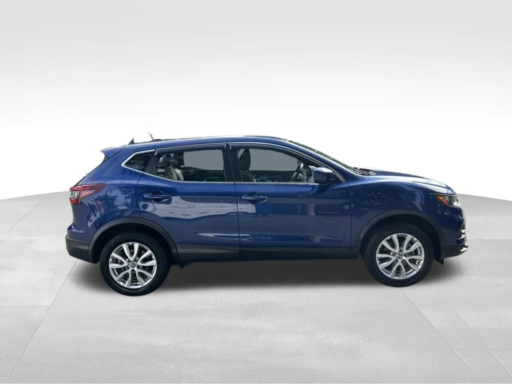 Used 2021 Blue Nissan S image 7