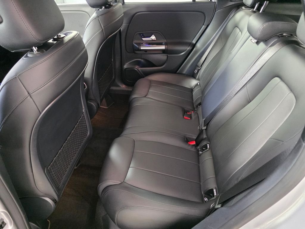 Used 2021 Silver Mercedes-Benz GLA 250 image 13