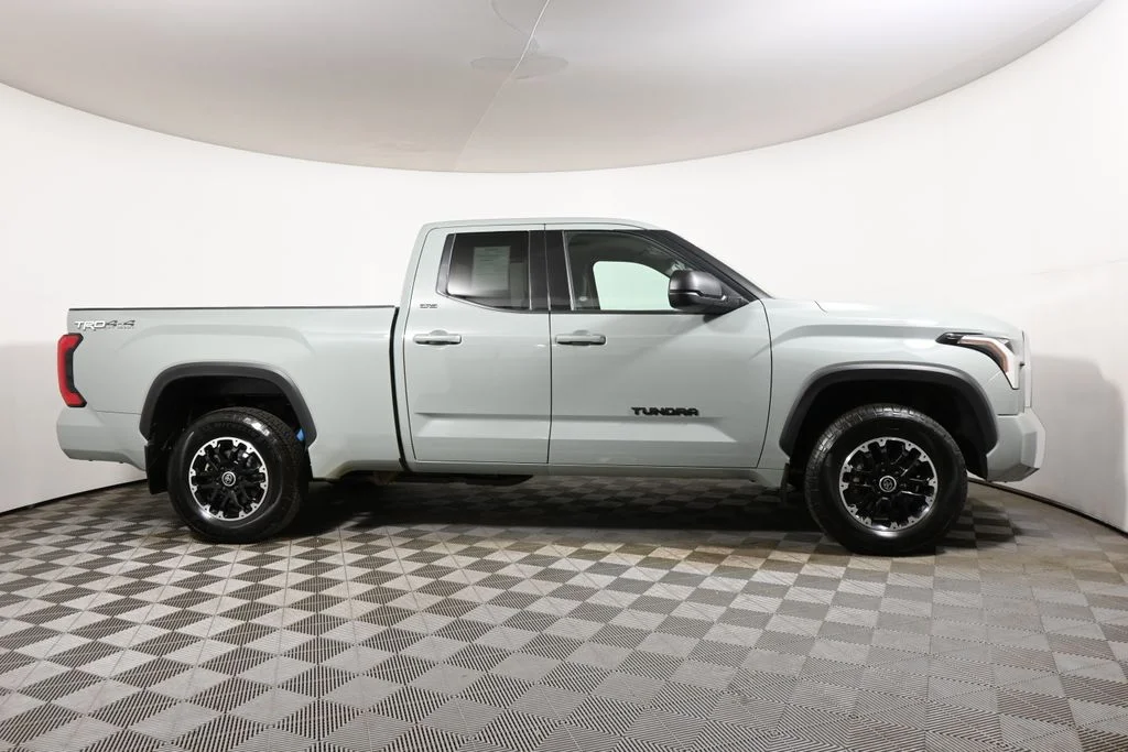 Used 2023  Toyota SR5 image 8