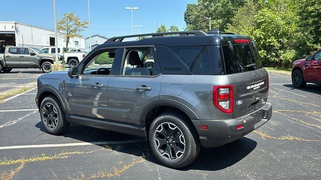 New 2026 Carbonized Gray Metallic Ford Outer Banks image 5