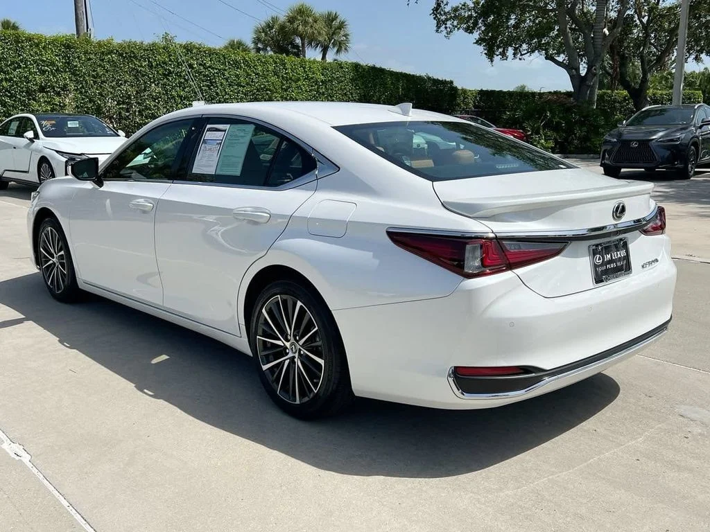 Certified Used 2025 EMINENT WHITE PEARL Lexus 300h image 5