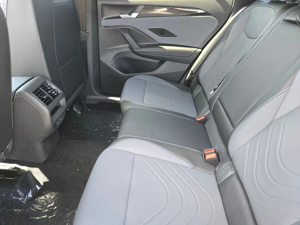New 2026 White Volkswagen 2.0T SE R-Line Black image 8