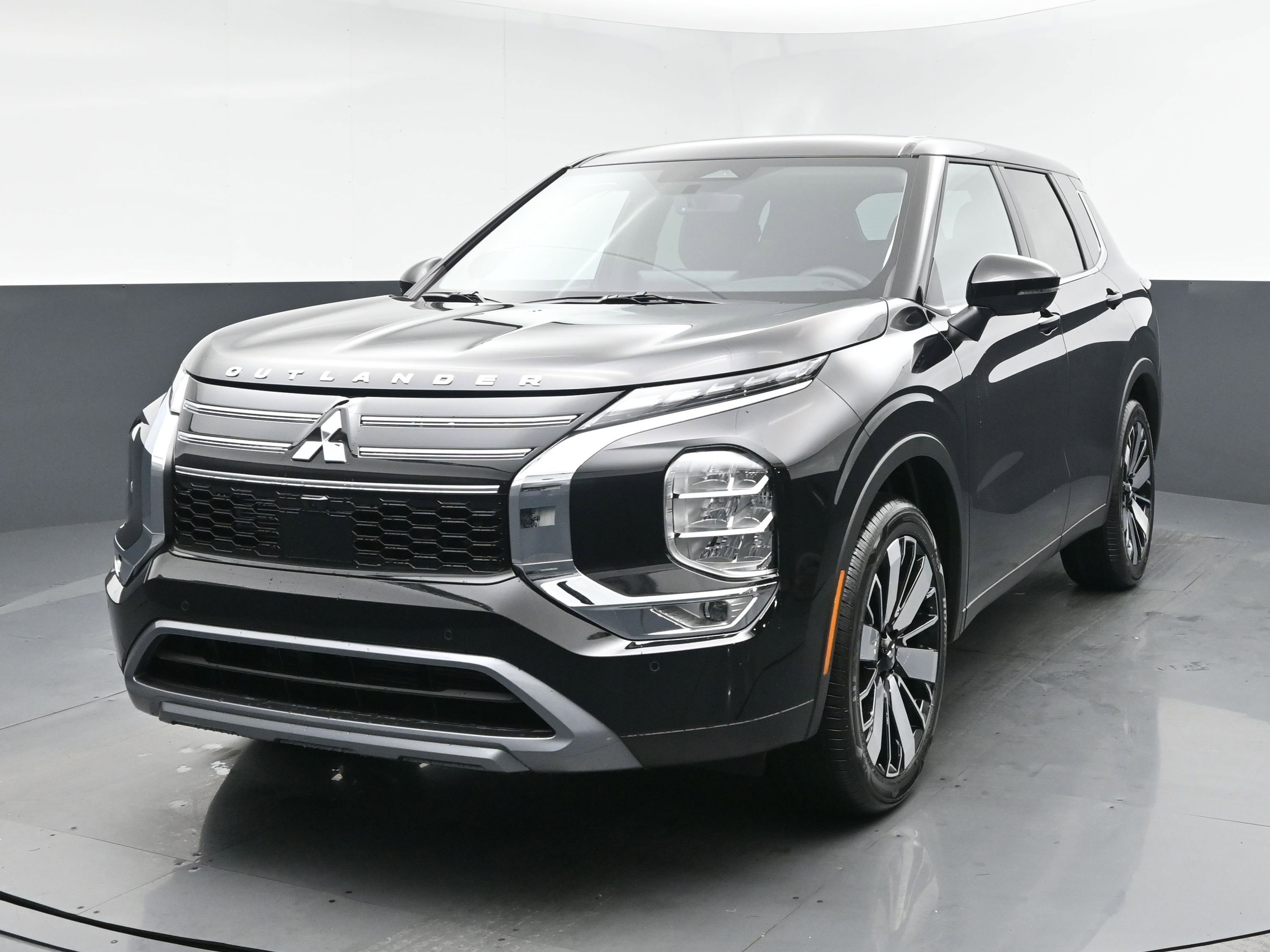 New 2026 Black Diamond Mitsubishi LE image 24