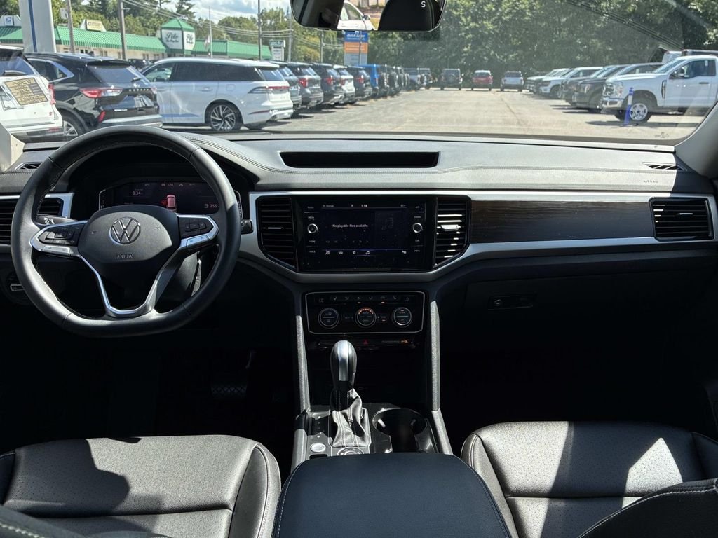 Used 2023 White Volkswagen 3.6L V6 SE w/Technology image 18