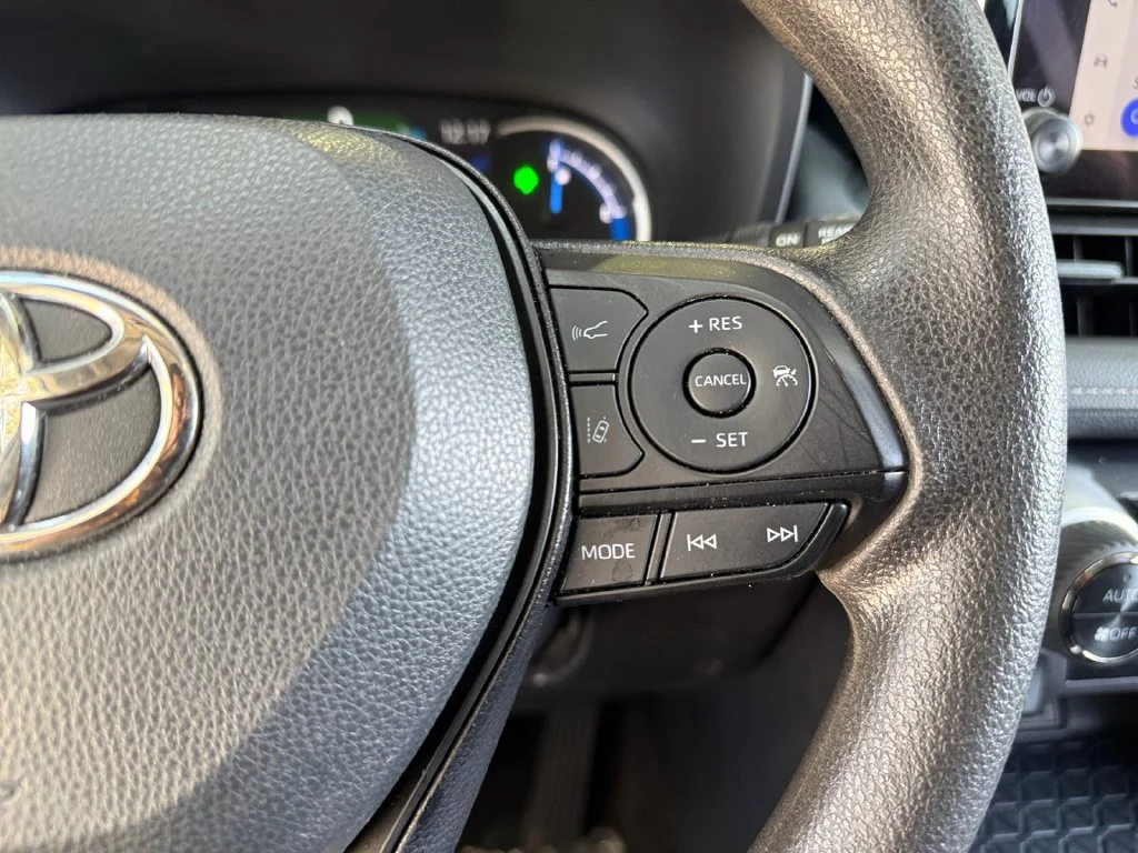 Used 2025 Silver Toyota XLE image 25