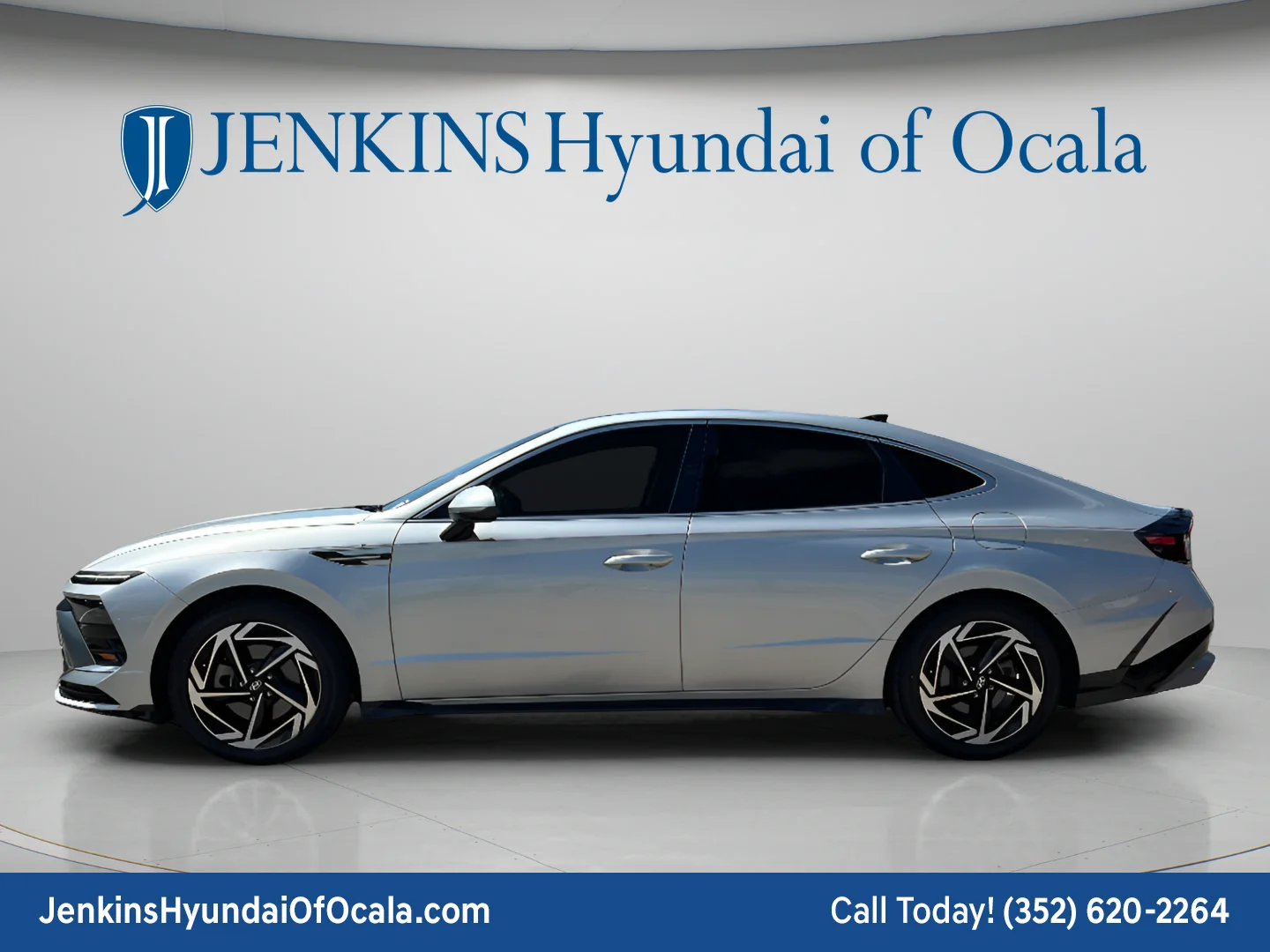 Used 2024 Aero Silver Hyundai SEL image 6