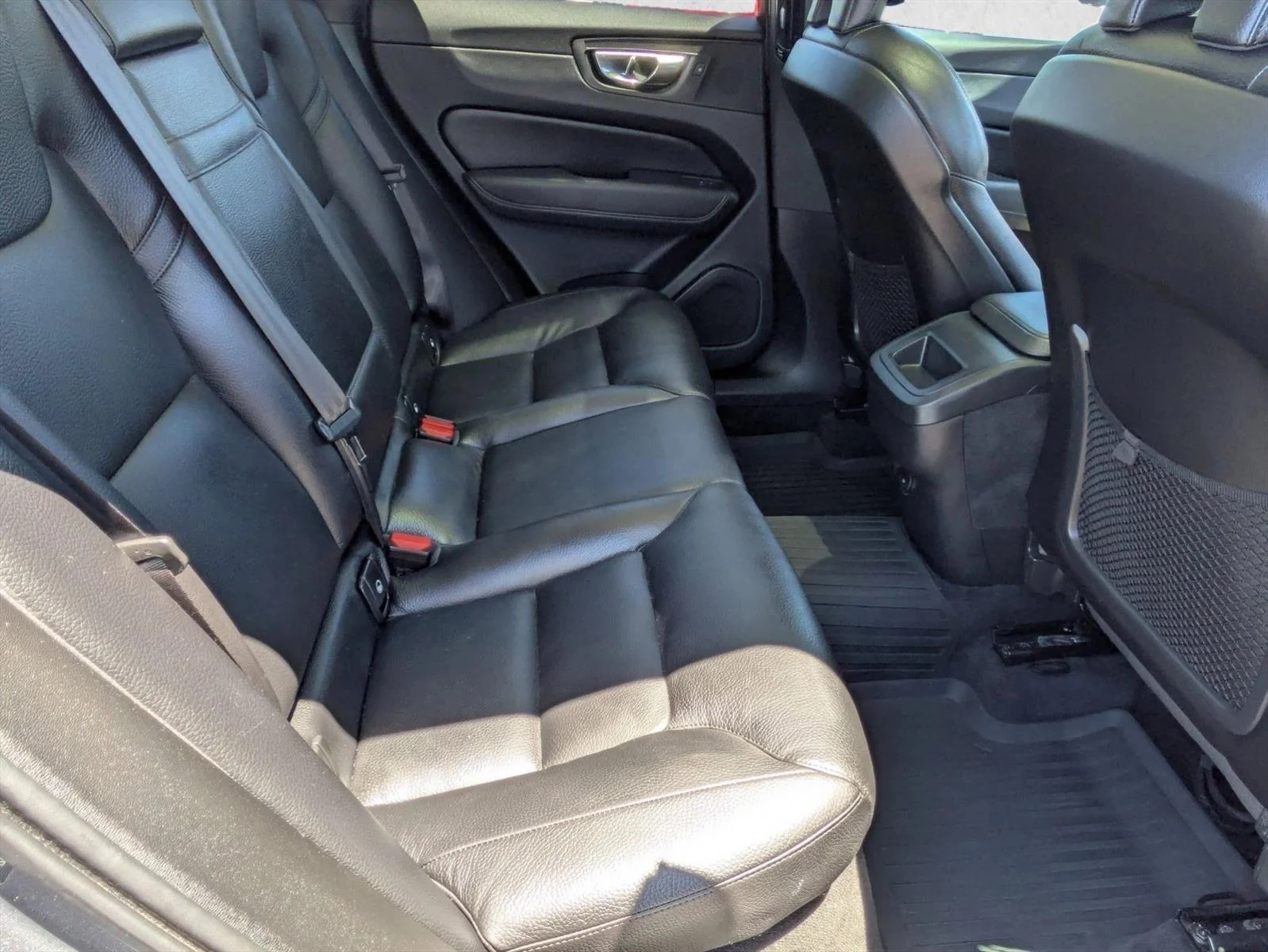 Used 2021 Osmium Grey Metallic Volvo Momentum image 18