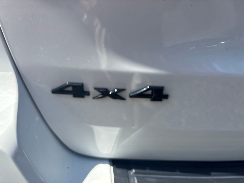 Used 2021 White Jeep Laredo X image 16