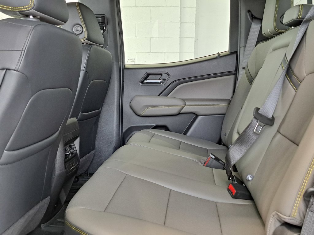 2026 Chevrolet Colorado ZR2 - Photo 13