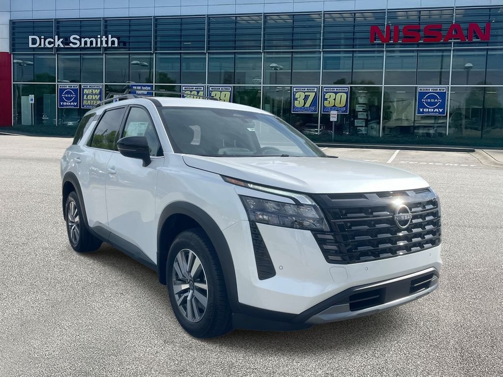 2026 Nissan Pathfinder SL 2WD's photo