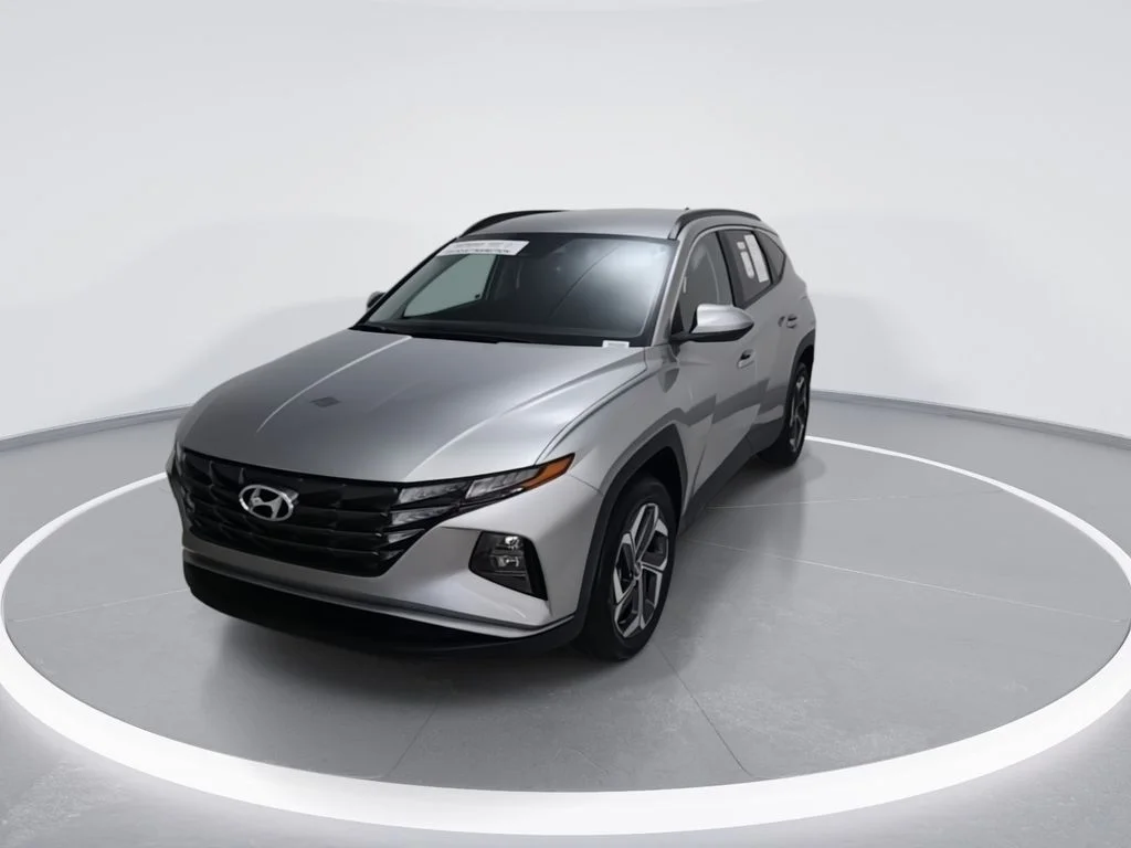 Used 2024 Silver Hyundai SEL image 4