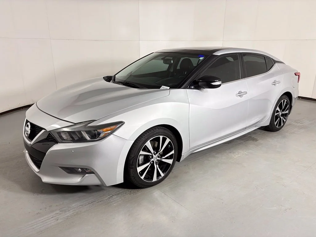 Used 2018 Silver Nissan 3.5 SL image 4