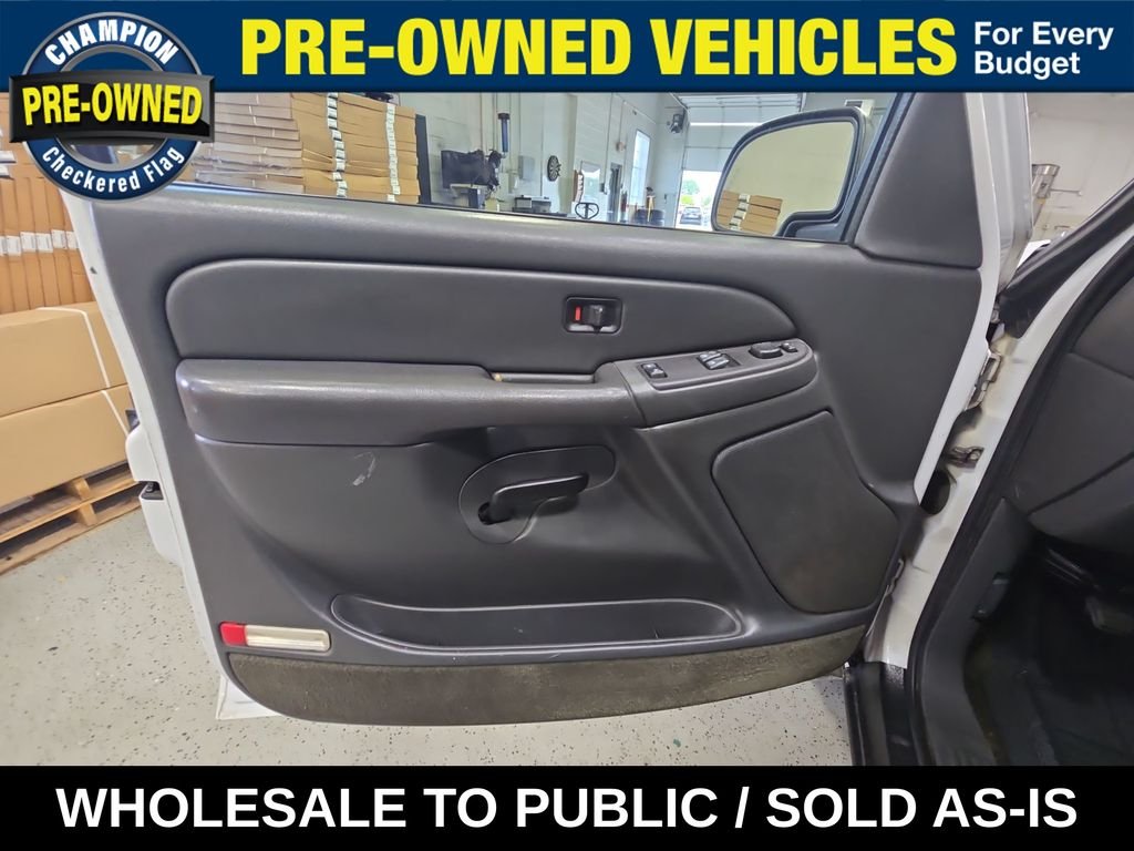 Used 2004 Summit White Chevrolet LS image 23