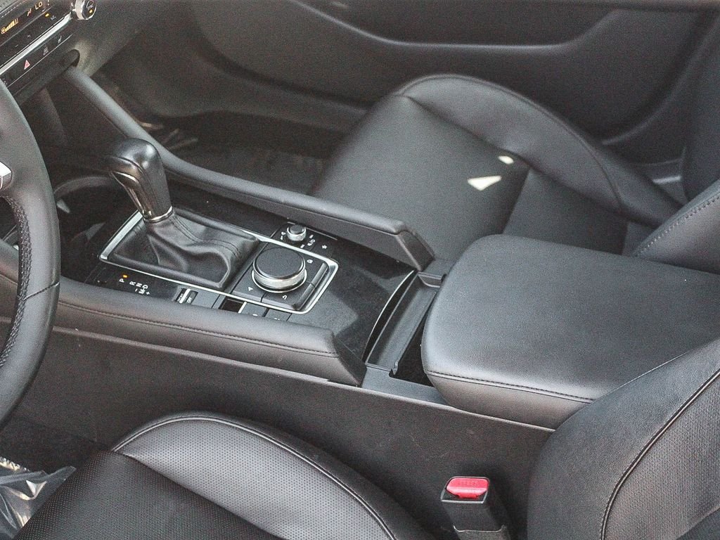 Used 2020 Snowflake White Pearl Mazda Premium image 21