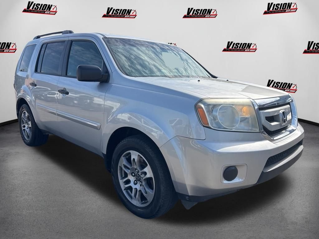Used 2011 Silver Honda LX image 3