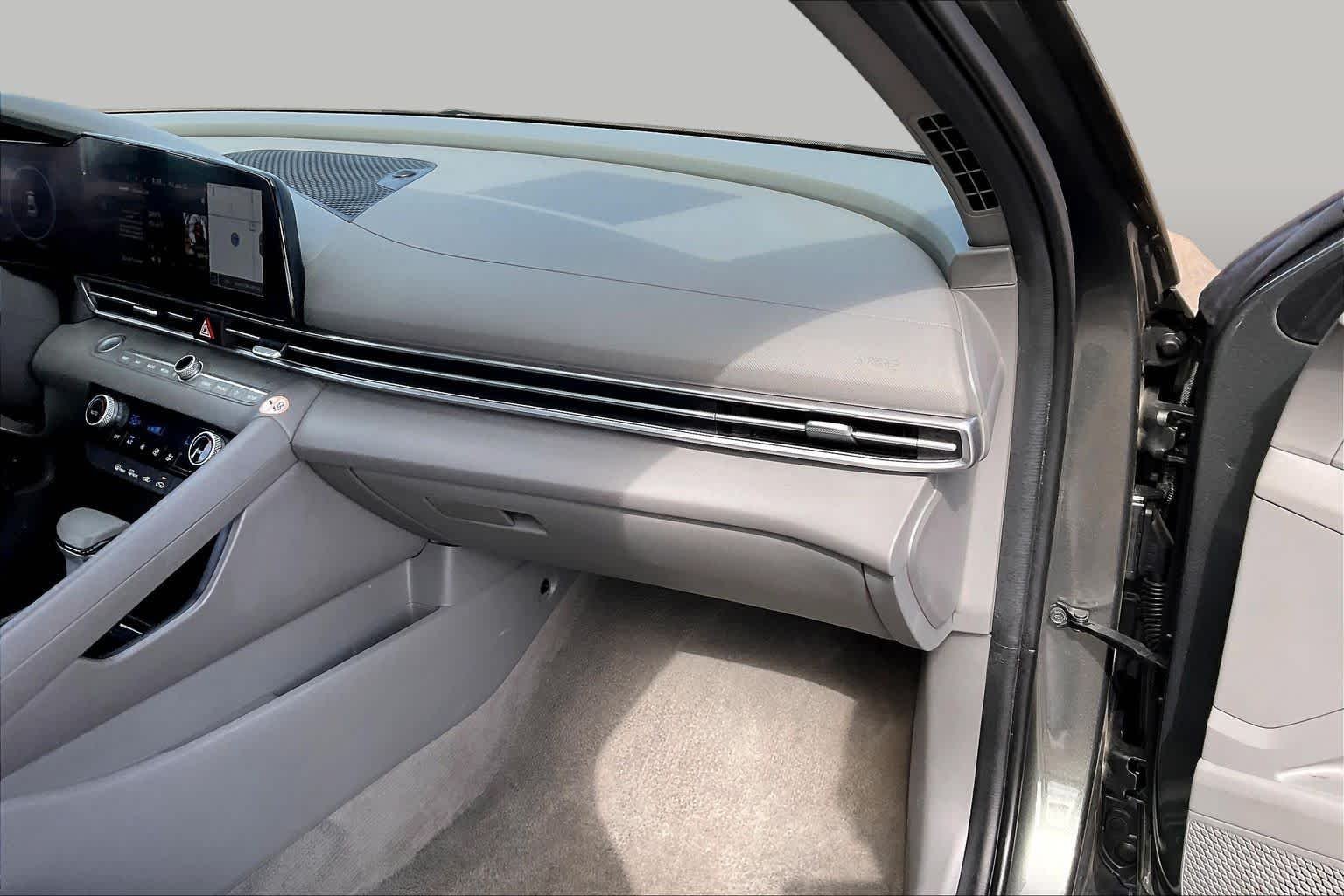 Used 2024 Amazon Gray Hyundai SEL image 17