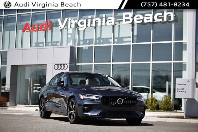 2024 Volvo S60 B5 Core Dark Theme