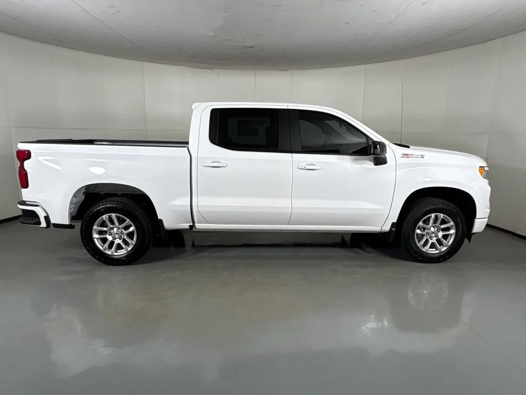 New 2026 Summit White Chevrolet RST image 11