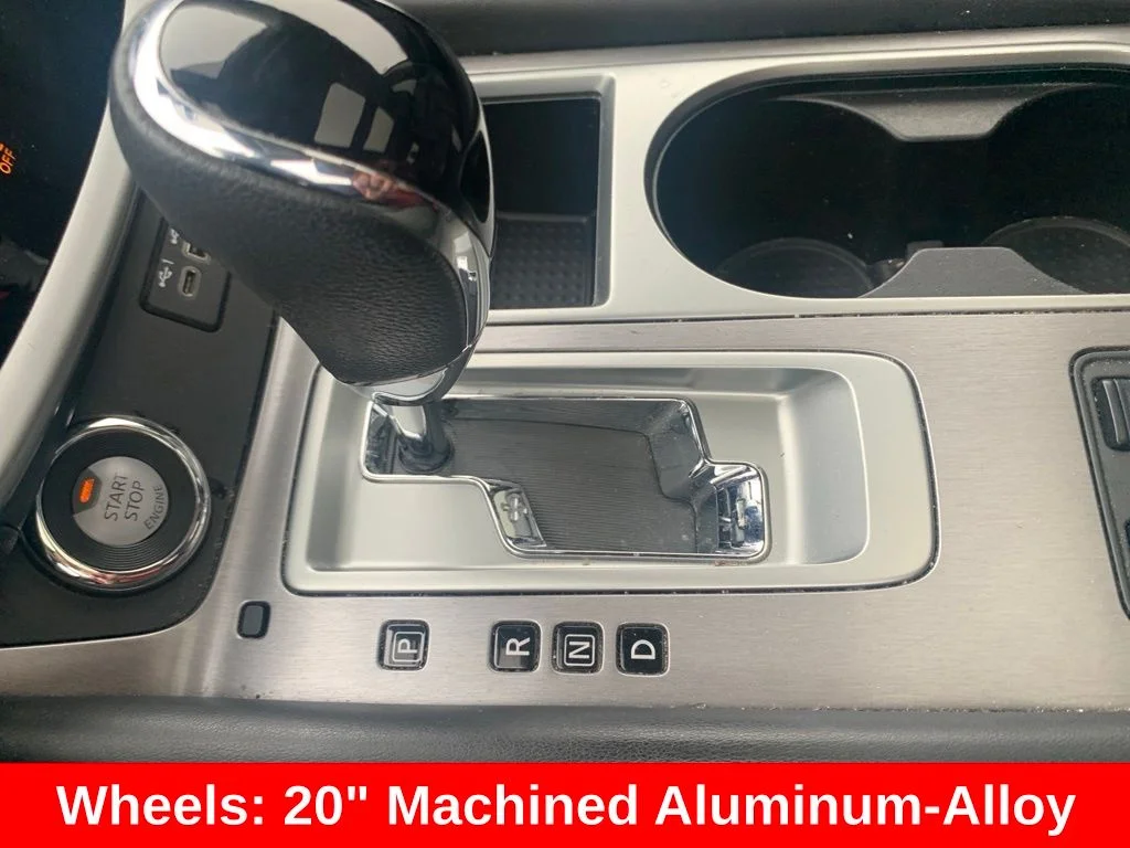 Used 2020 White Nissan SL image 28