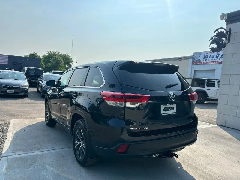 Used 2018 Black Toyota LE Sport Utility 4D image 7
