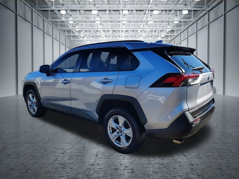 Used 2019 Silver Toyota XLE image 7