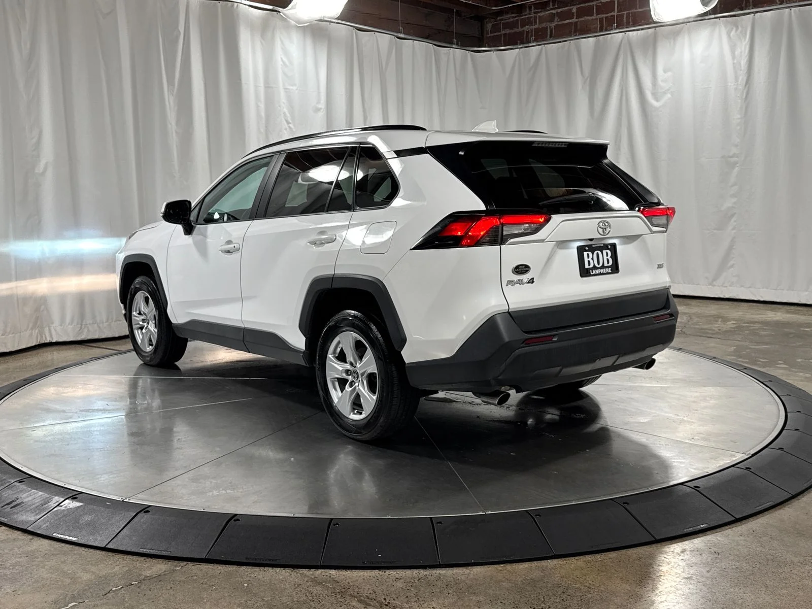 Used 2021 White Toyota XLE image 7