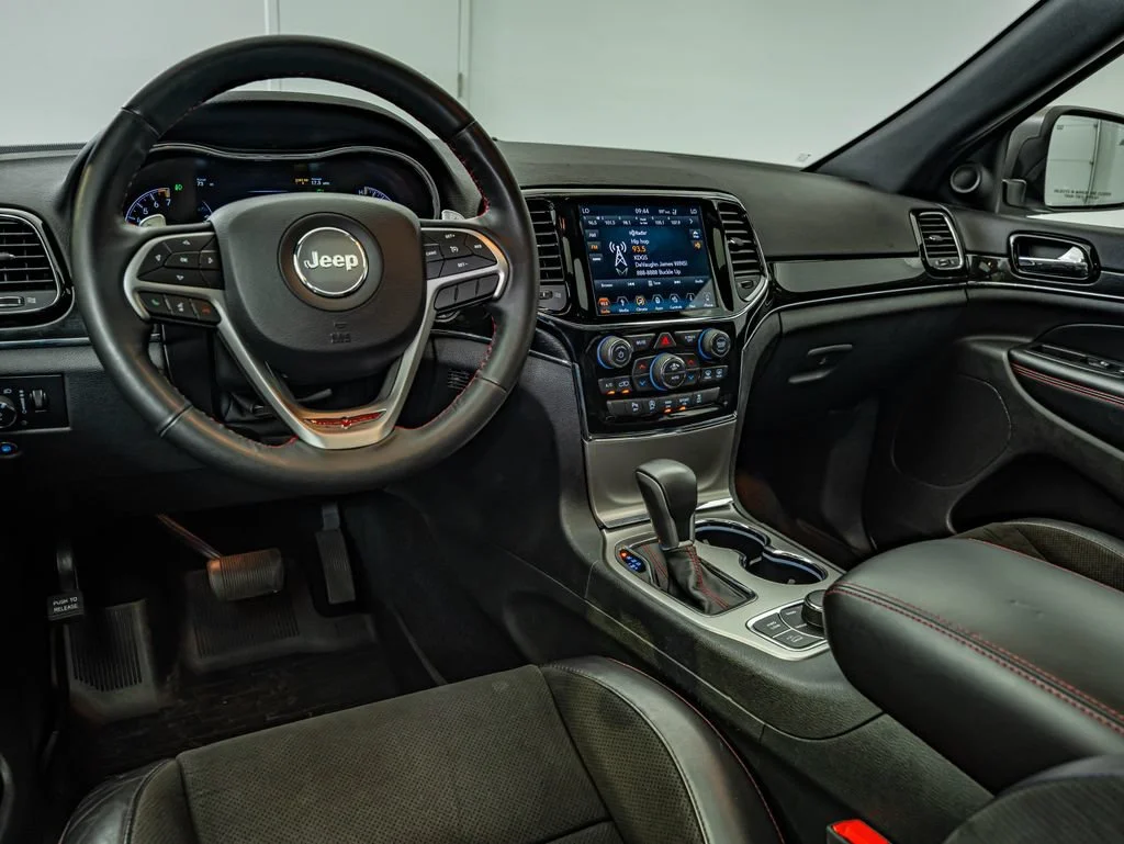 Used 2019 Bright White Clearcoat Jeep Trailhawk image 33