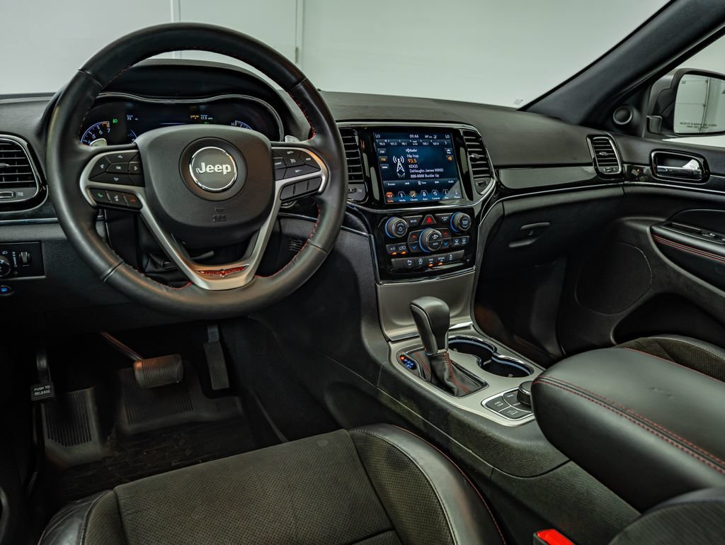 Used 2019 Bright White Clearcoat Jeep Trailhawk image 33