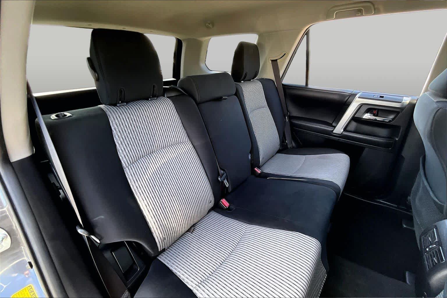 Used 2016 Magnetic Gray Metallic Toyota SR5 image 18
