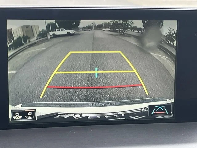 Used 2019 White Lexus 300h image 40