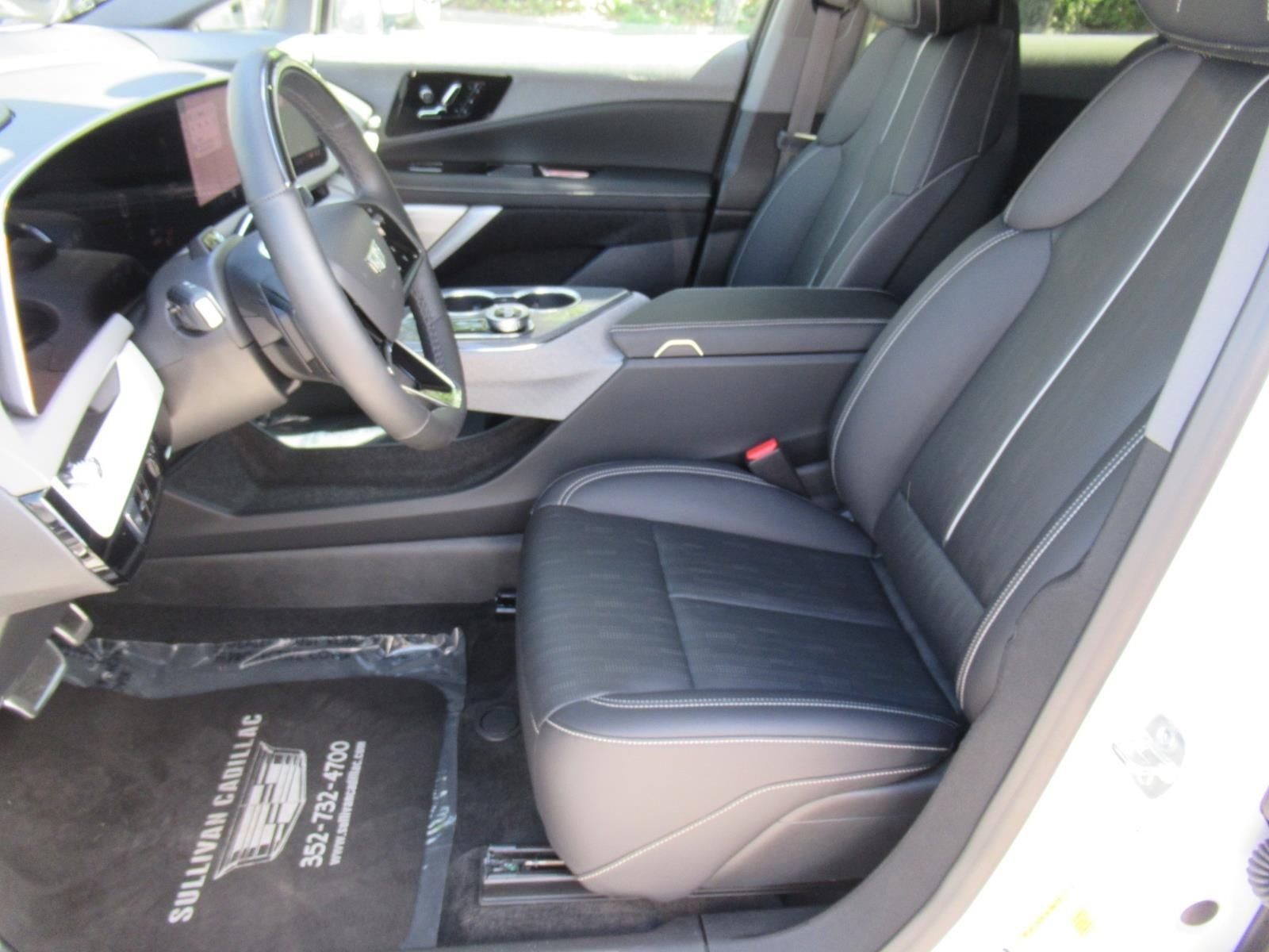 Used 2025 White Cadillac Luxury 2 image 17