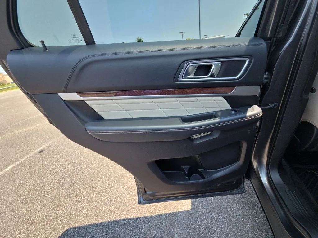 Used 2016 Gray Ford Platinum image 11