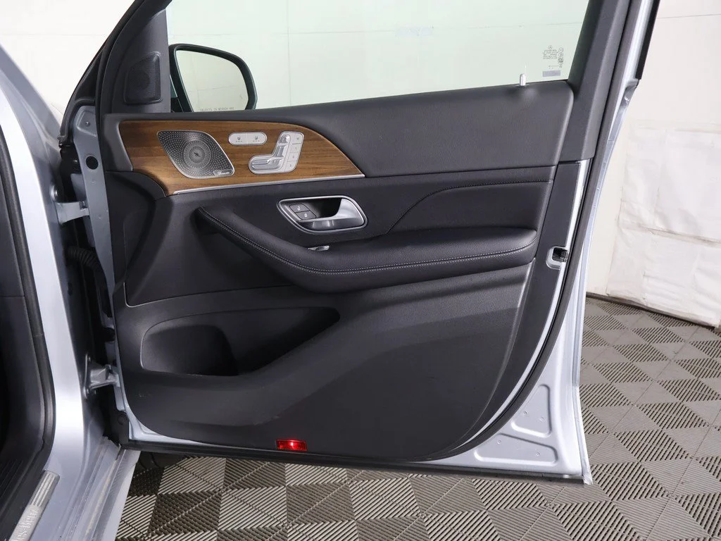 Used 2025 Silver Mercedes-Benz GLS 450 image 30