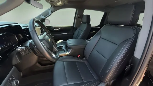Used 2025 Black Chevrolet LT image 18