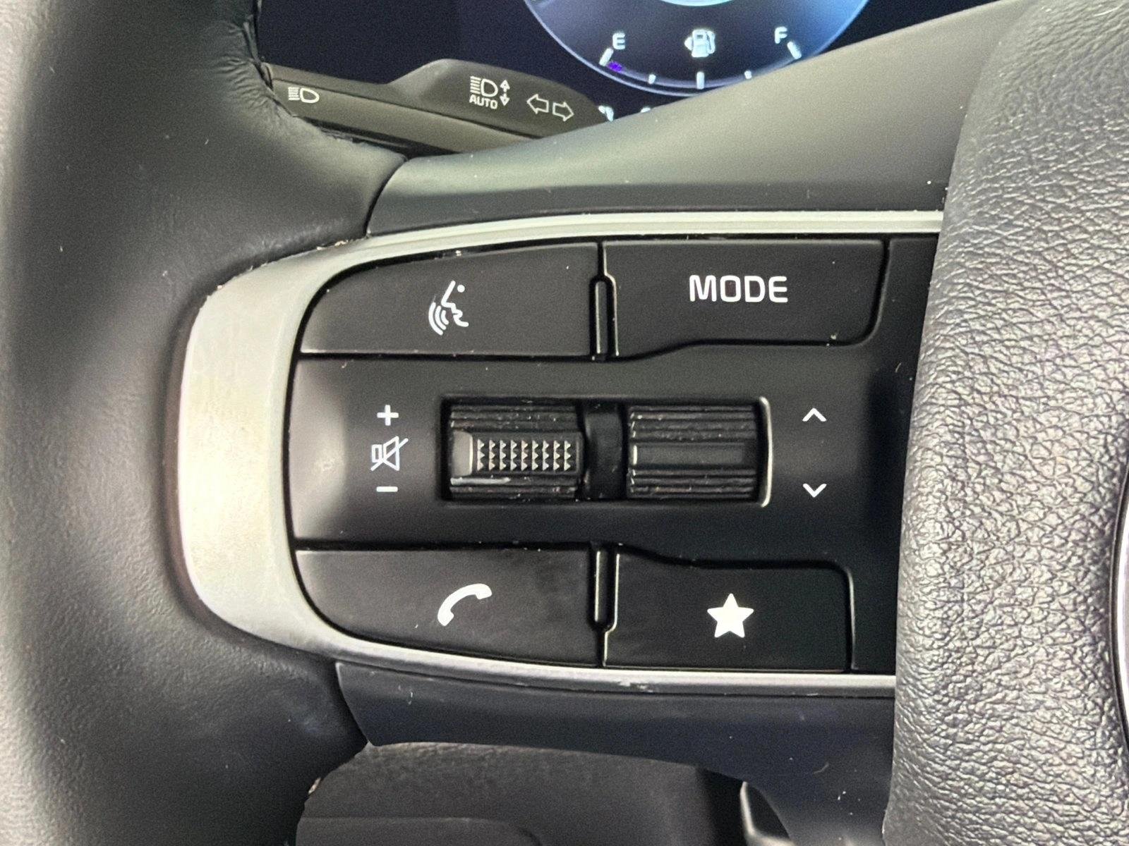 Used 2024 Glacial White Pearl Kia SX image 27