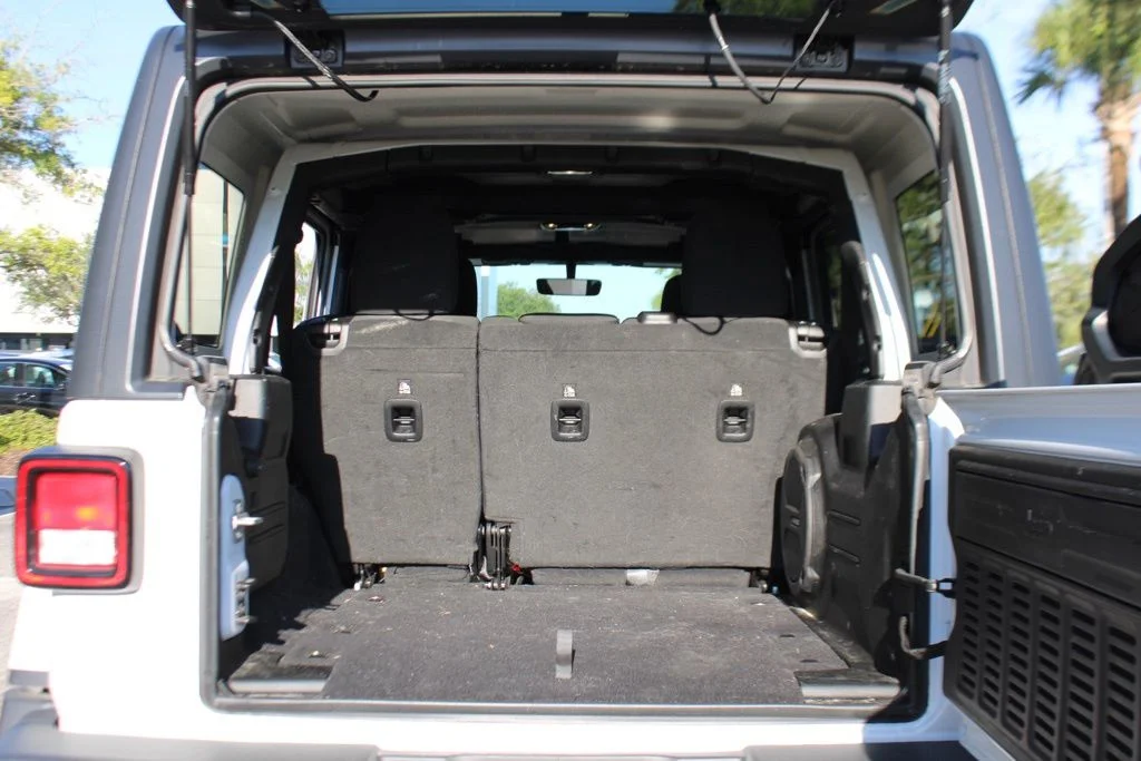 Used 2021 Bright White Clearcoat Jeep Unlimited Rubicon image 29