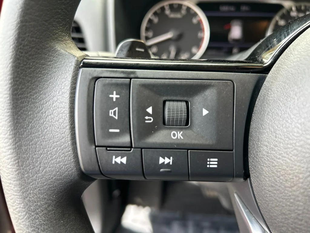 Used 2023 Red Nissan SV image 18