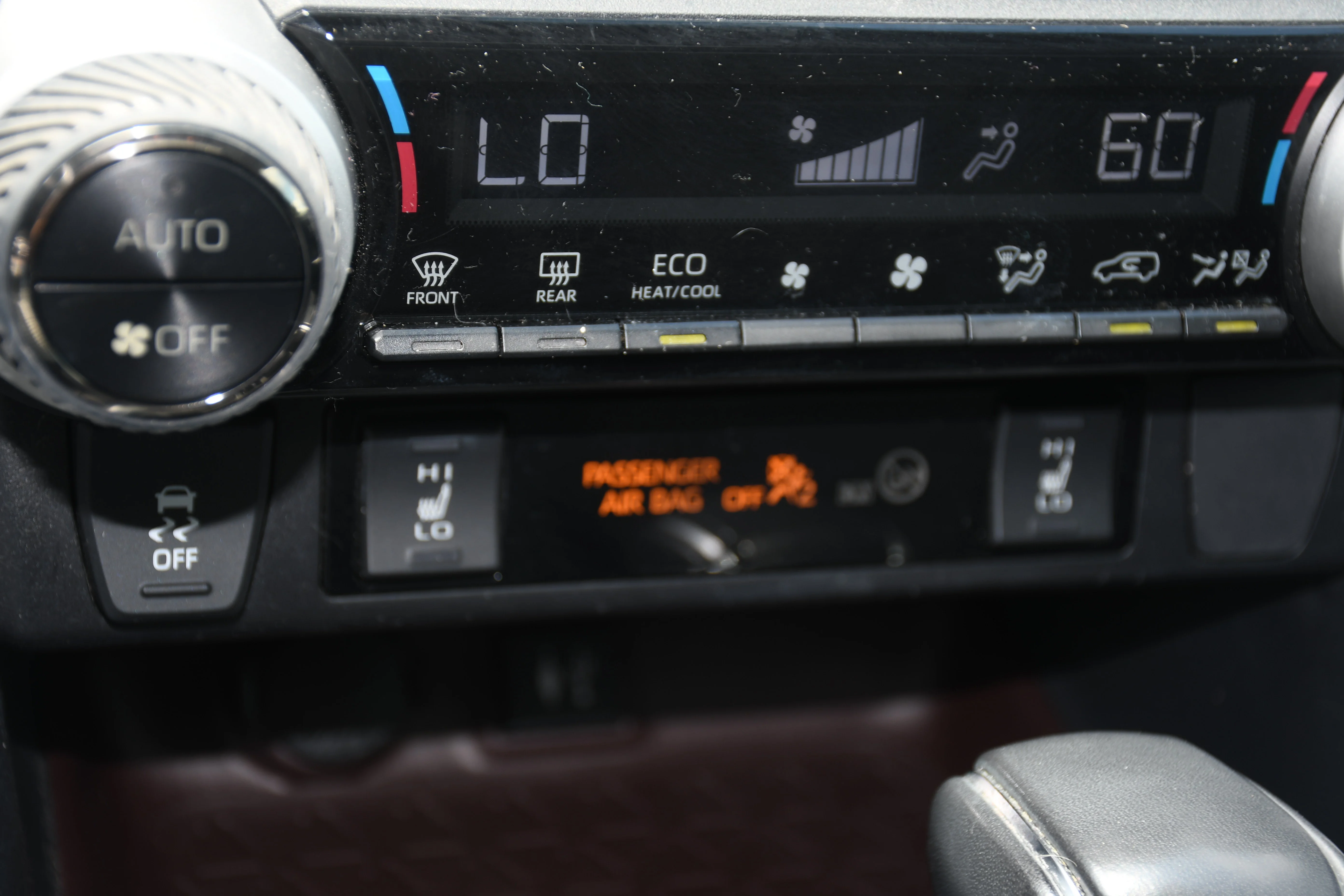 Used 2019  Toyota Limited image 16