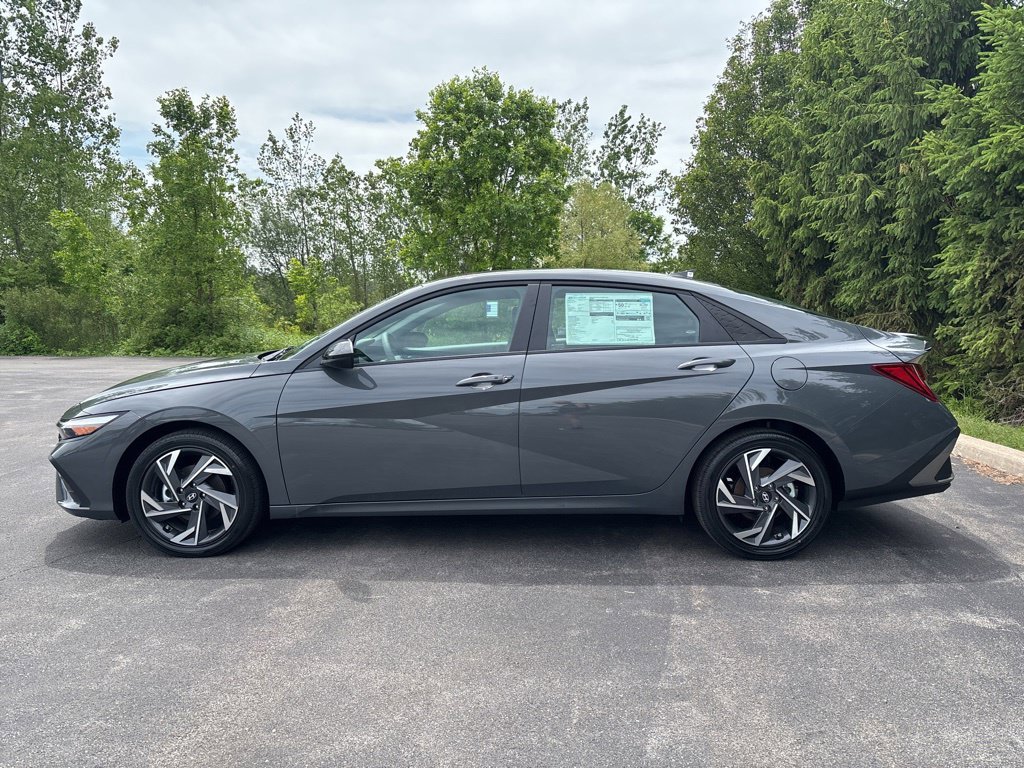 Used 2025 Gray Hyundai SEL Sport image 8