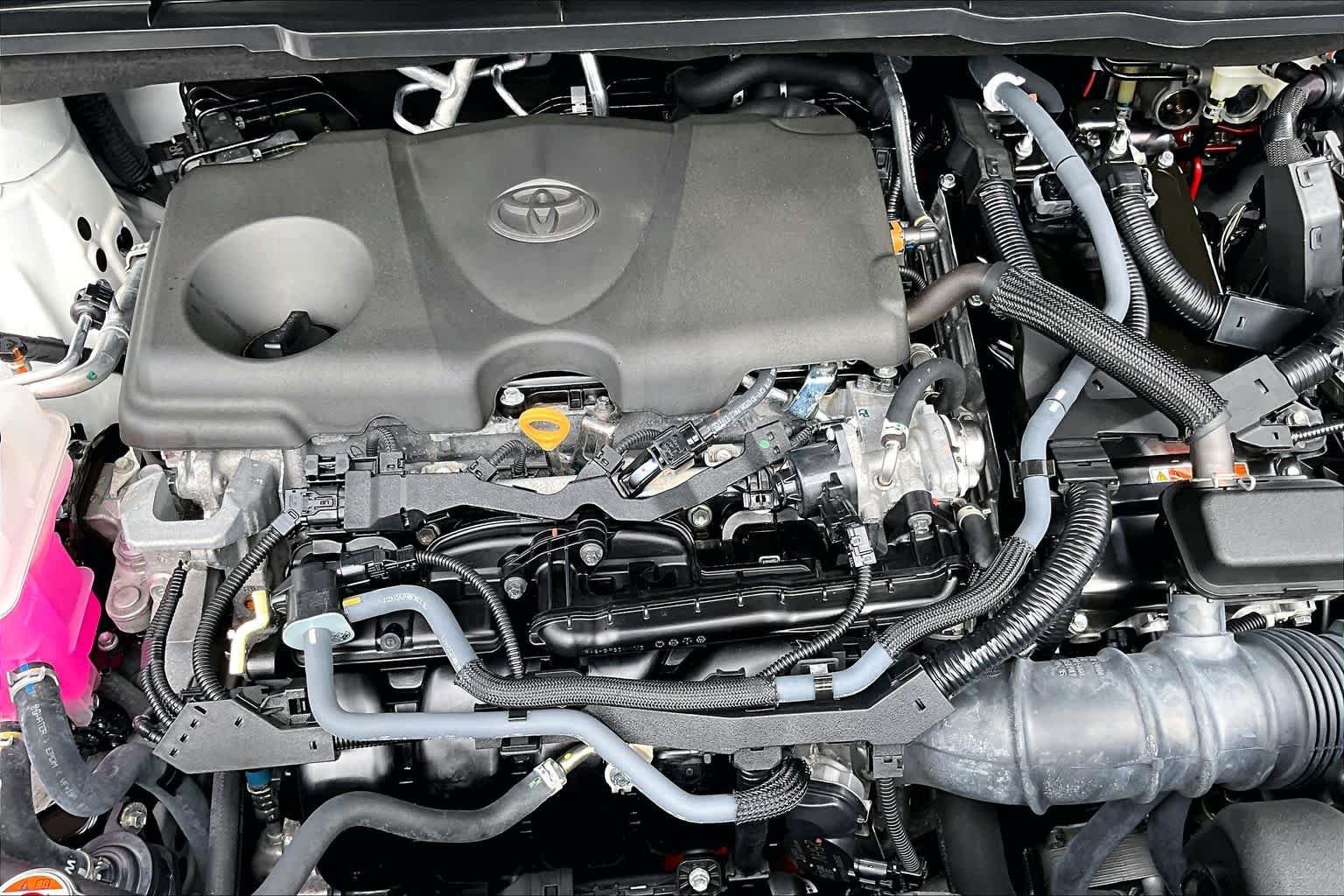 Used 2025 Wind Chill Pearl Toyota XLE image 33