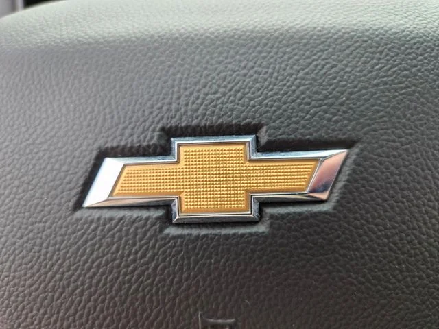 Used 2022 White Chevrolet LT image 32