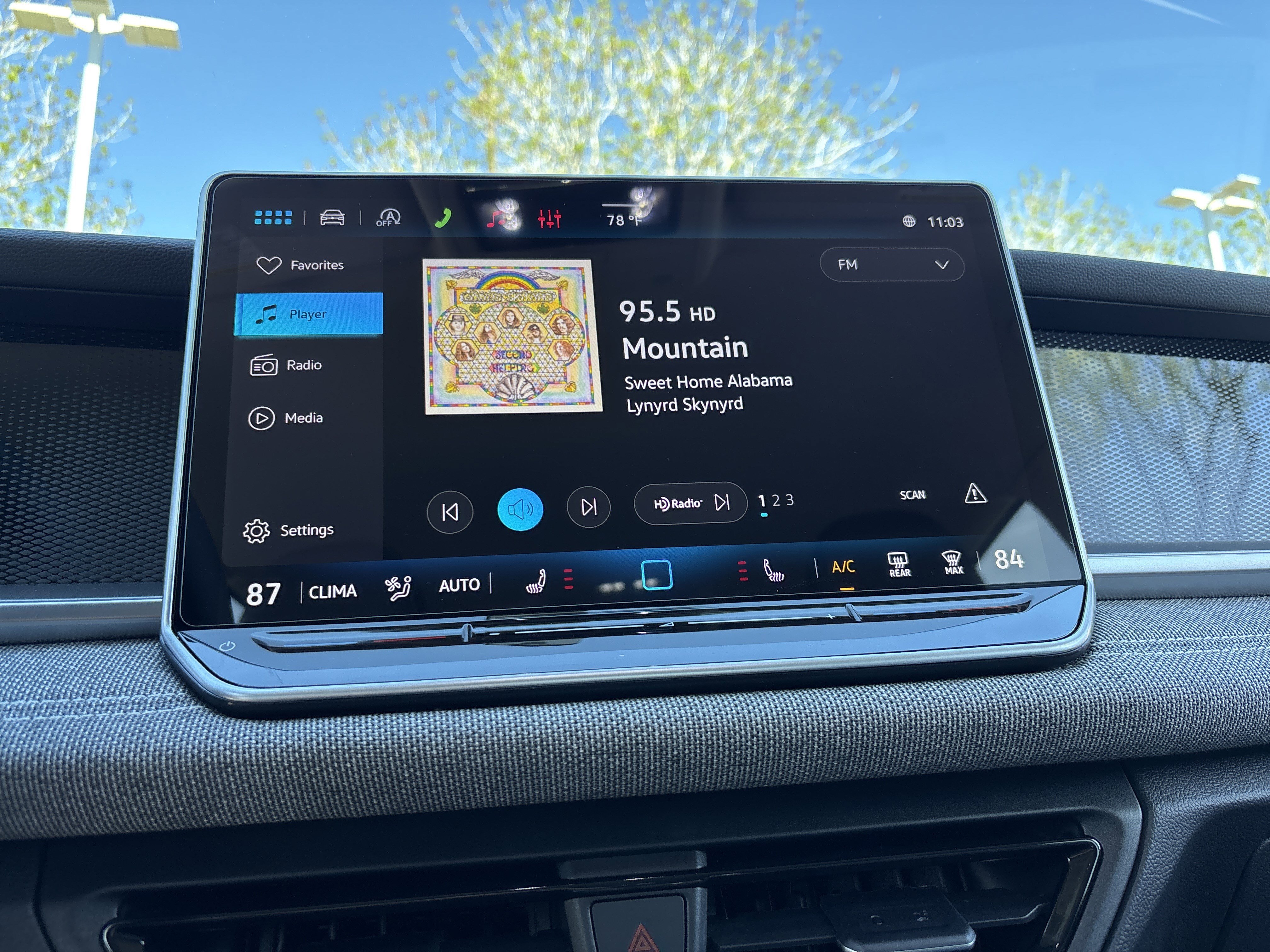 New 2026 Platinum Gray Metallic Volkswagen S image 18