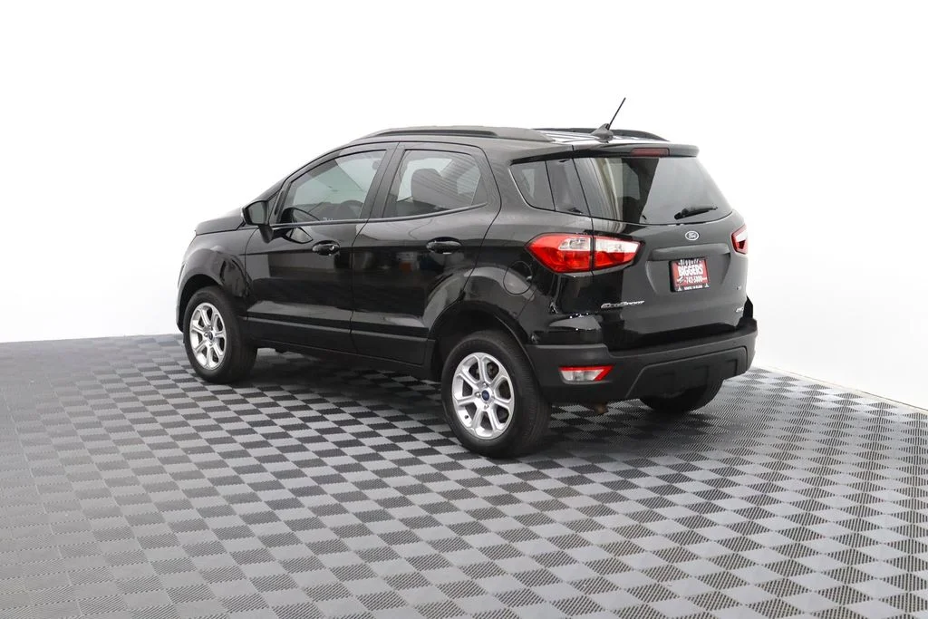 Used 2021 Black Ford SE image 6