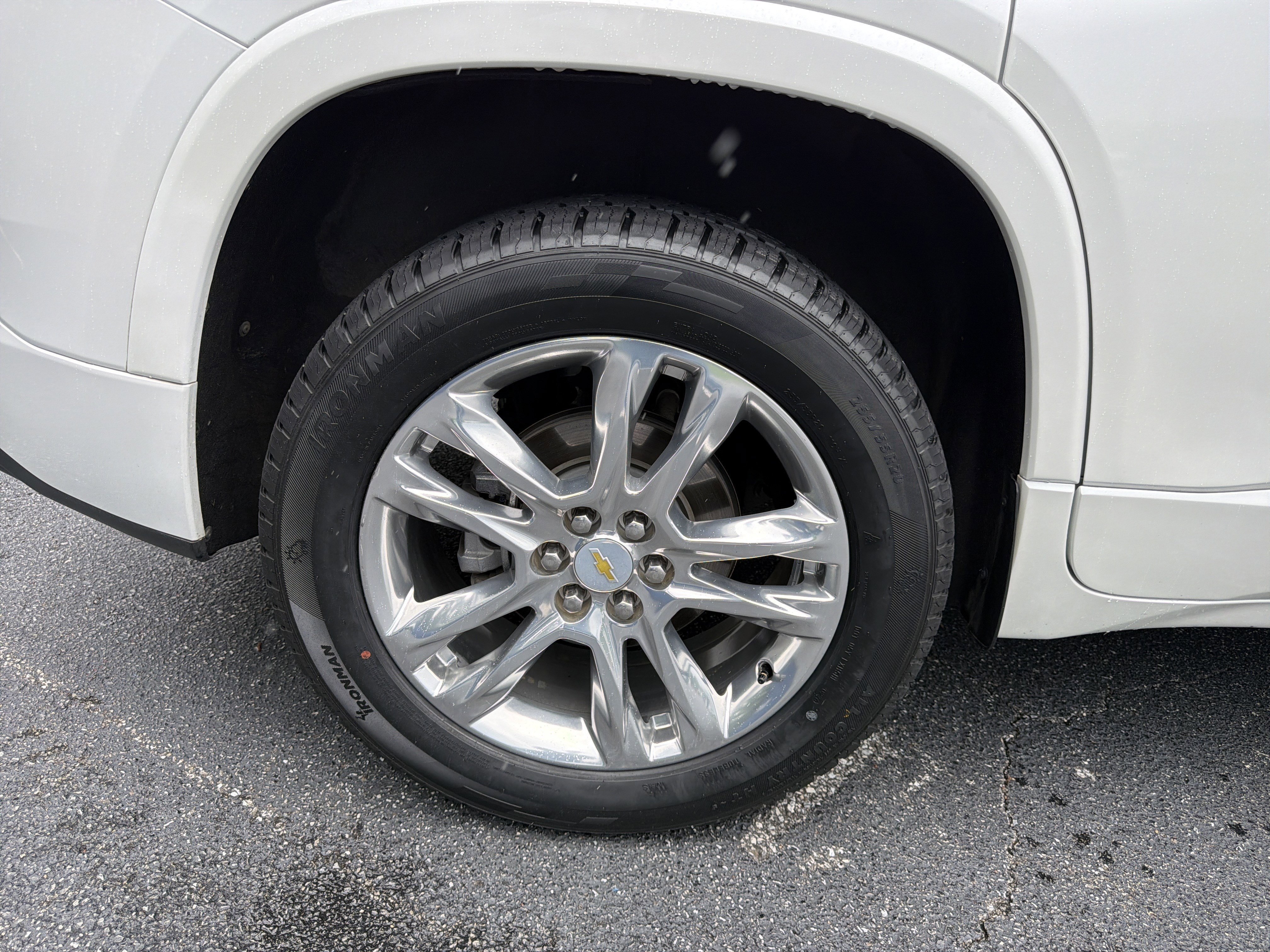 Used 2020 IRIDESCENT PEARL TRICOAT Chevrolet High Country image 17