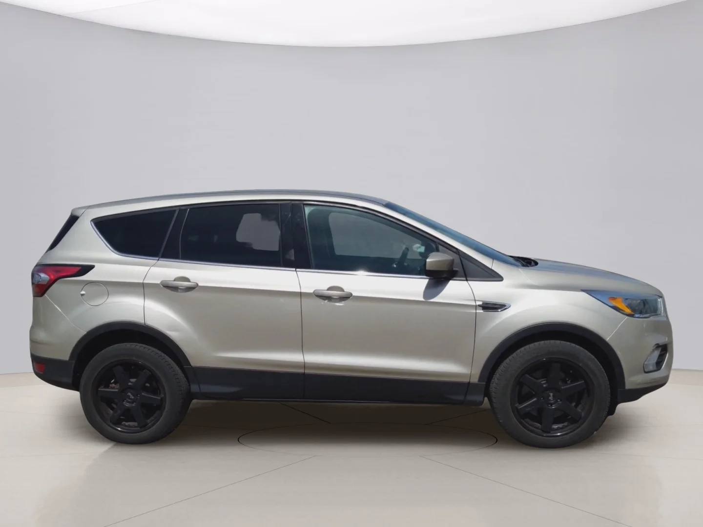 Used 2017 Black Ford SE 4WD image 6