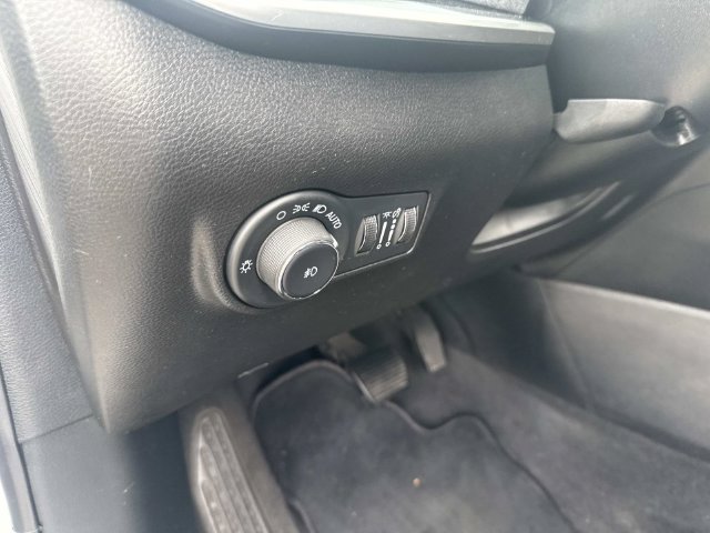 Used 2024 Bright White Clearcoat Jeep Latitude image 21